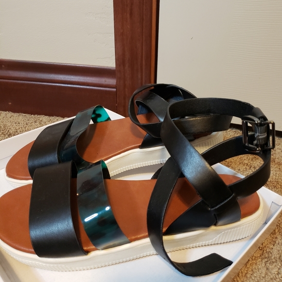 Brand New Muk Luks Ankle Strap Sandals Size 9 - Picture 2 of 4